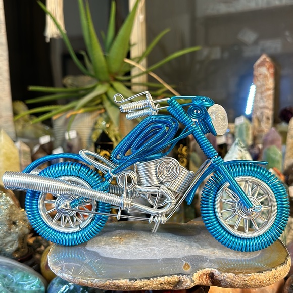 🔥SALE🔥 Hand Wrapped Wire Motorcycle With A Crystal Headlight! - Picture 4 of 10
